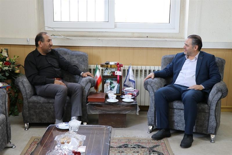 رئیس سازمان نظام مهندسی ساختمان استان سمنان، با كشاورزیان رئیس هیئت مدیره و مدیرعامل شركت آب و فاضلاب استان دیدار و گفت وگو كرد