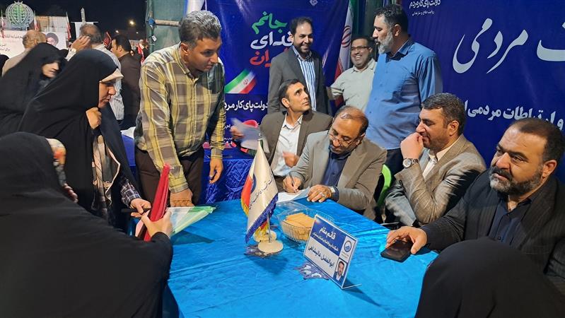 حضور مدیرعامل شركت آبفا استان سمنان در میز ارتباطات مردمی تجمع شبهای اقتدار